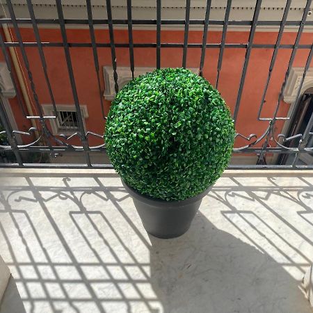 “La Pinta” Elegante Appartamento Al Vomero Neapel Exterior foto