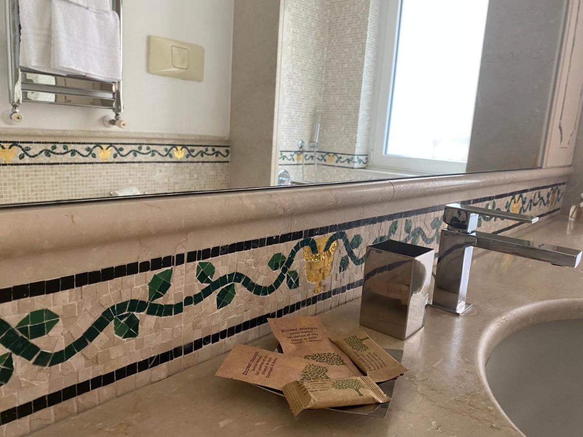 “La Pinta” Elegante Appartamento Al Vomero Neapel Exterior foto