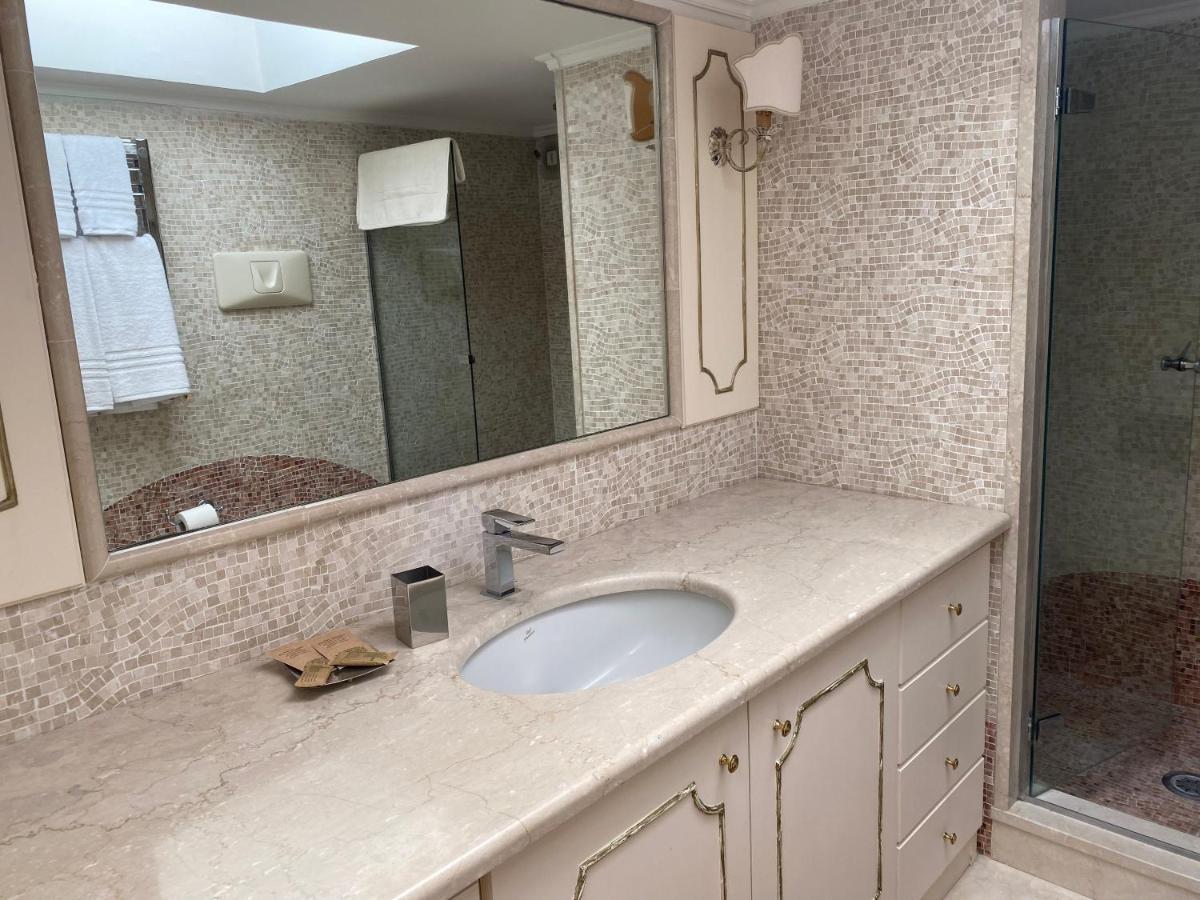 “La Pinta” Elegante Appartamento Al Vomero Neapel Exterior foto