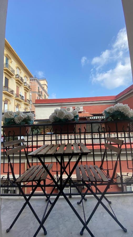 “La Pinta” Elegante Appartamento Al Vomero Neapel Exterior foto